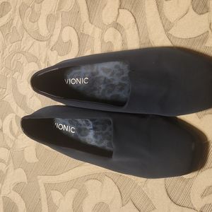 Vionic Navy dress flats